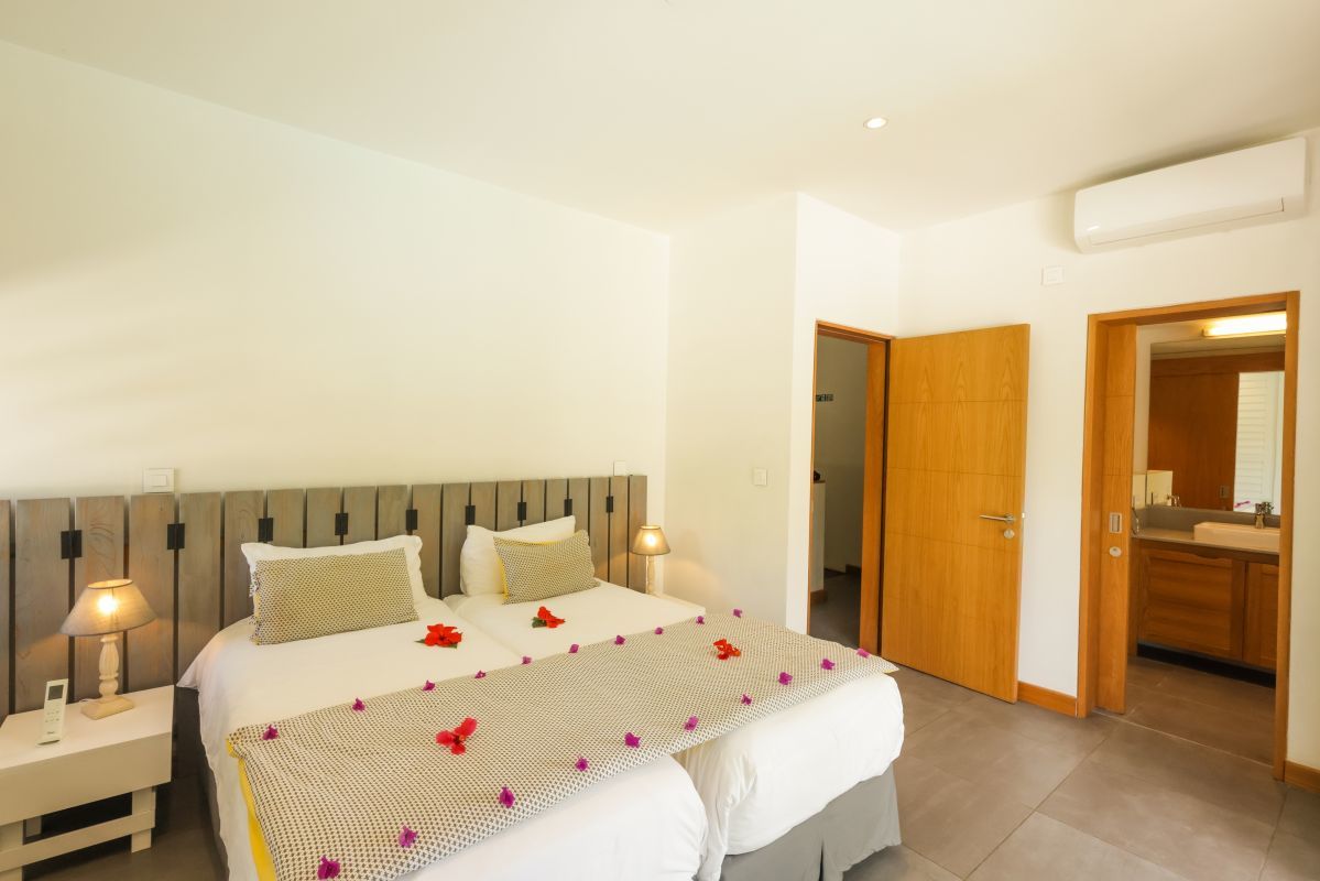 Deluxe Pool Villa | Chambre avec salle de bain privative